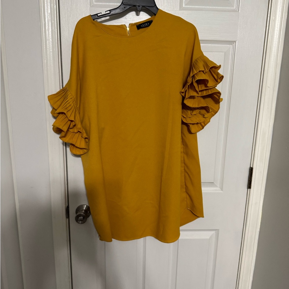 AKIRA Mustard Yellow Top